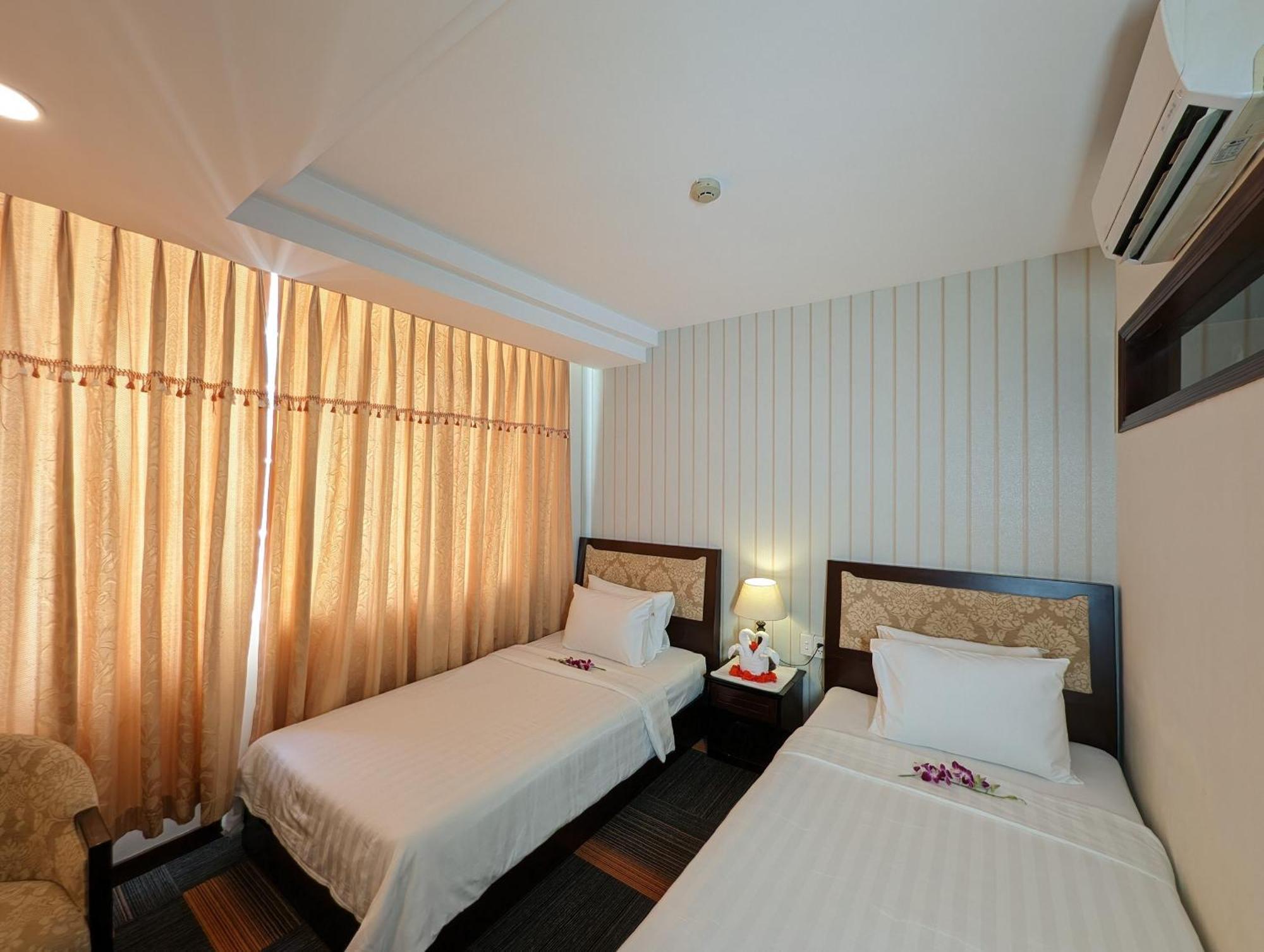 Dong Kinh Hotel Хошимин Экстерьер фото