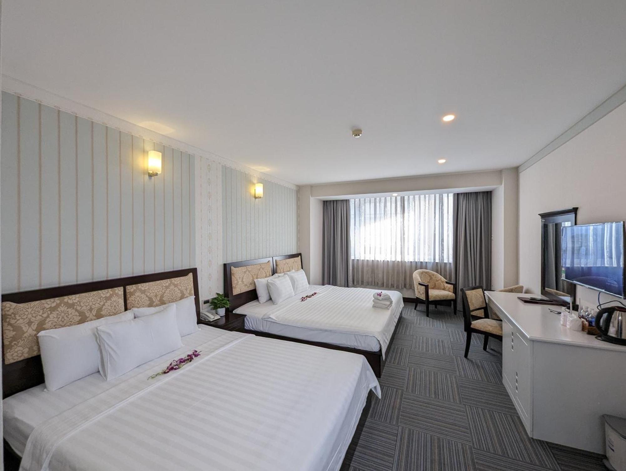 Dong Kinh Hotel Хошимин Экстерьер фото