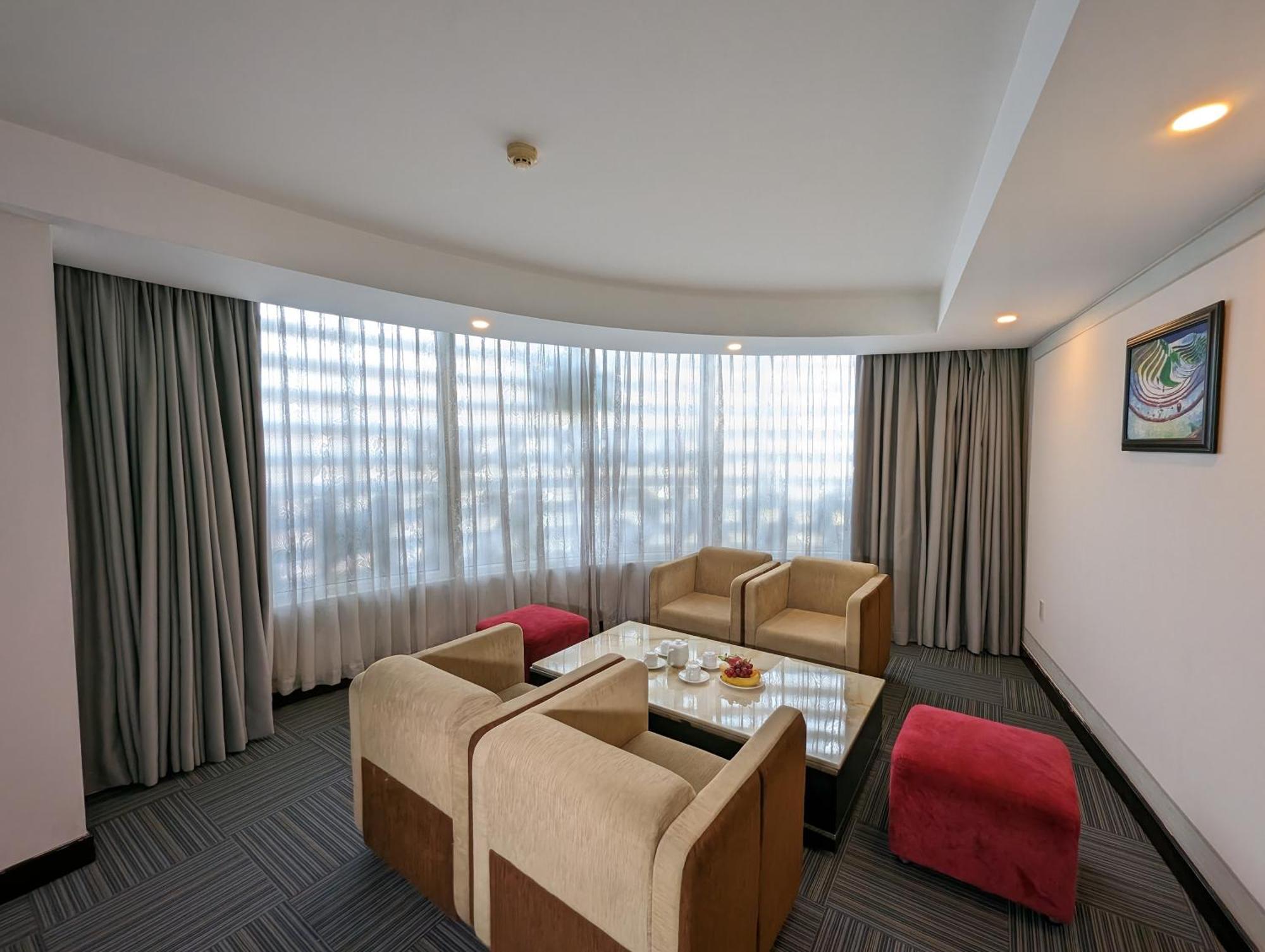 Dong Kinh Hotel Хошимин Экстерьер фото