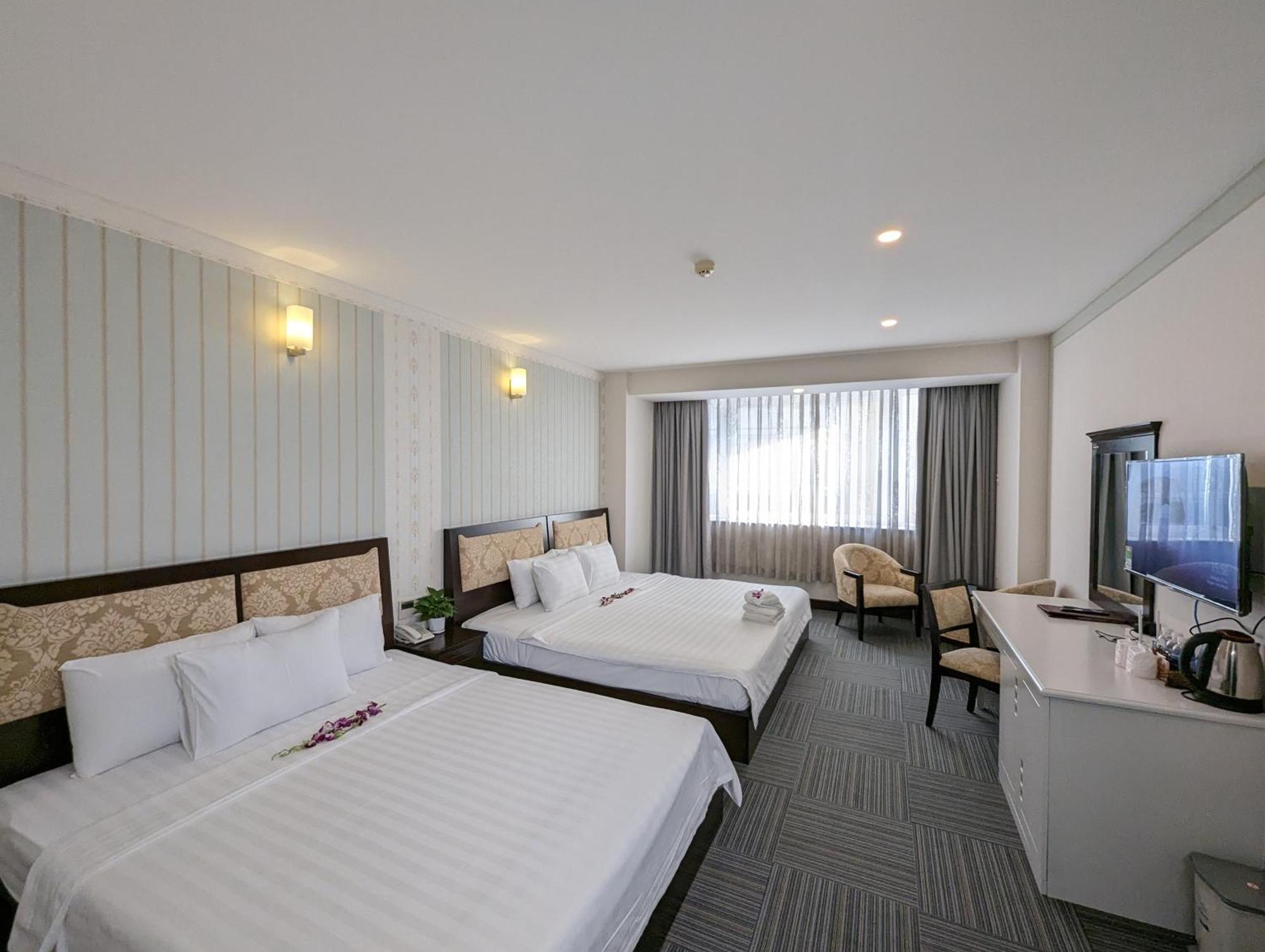 Dong Kinh Hotel Хошимин Экстерьер фото